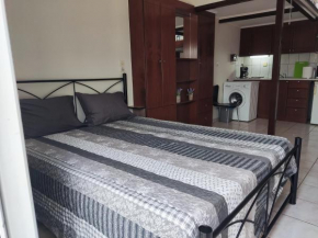 Studio, at the city center, next to the sea, Chania